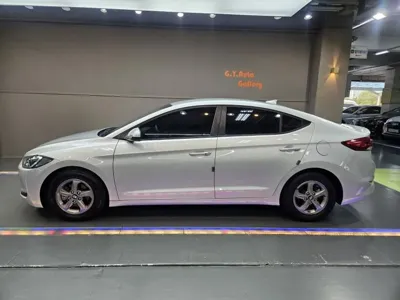 Hyundai Avante 2016, 86967 км, за 4104.24 USD