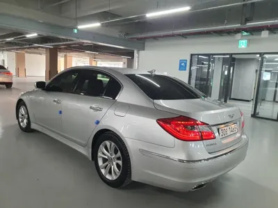 Hyundai Genesis 2013, 136712 км, за 4673.99 USD