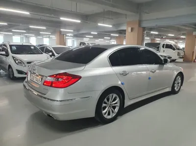 Hyundai Genesis 2013, 136712 км, за 4673.99 USD