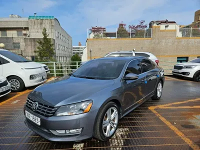 Volkswagen Passat 2015, 130509 км, за 2953.92 USD