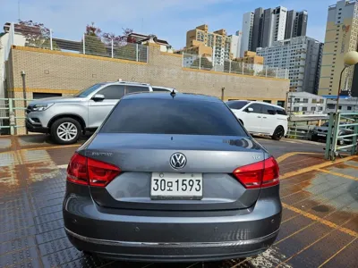 Volkswagen Passat 2015, 130509 км, за 2953.92 USD