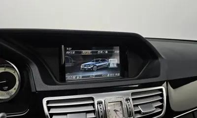 Mercedes-Benz E-Class 2016, 148829 км, за 7082.84 USD - фото 14