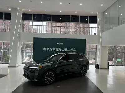Li Auto Li L6 · 2025 год