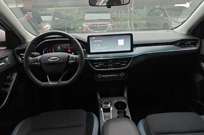 Ford Focus 2021, 45500 км, за 11284 USD - фото 12