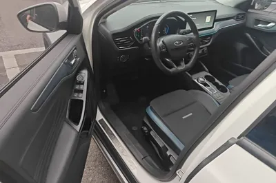 Ford Focus 2021, 45500 км, за 11284 USD - фото 18