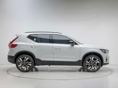 Volvo XC40 2026, 301 км, за 29253.06 USD