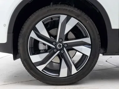 Volvo XC40 2026, 301 км, за 29253.06 USD