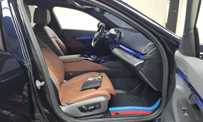 BMW 5-Series 2025, 12595 км, за 58421.95 USD - фото 11