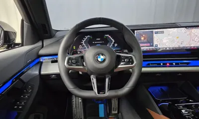 BMW 5-Series 2025, 12595 км, за 58421.95 USD - фото 32
