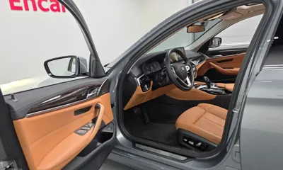 BMW 5-Series 2023, 23431 км, за 27254.7 USD - фото 10