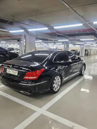 Hyundai Equus 2010, 242300 км, за 2605.86 USD