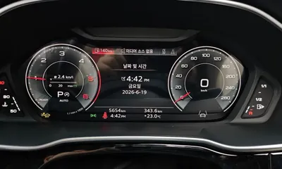 Audi Q3 2025, 5654 км, за 37088.09 USD - фото 8