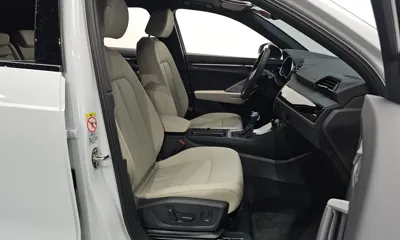 Audi Q3 2025, 5654 км, за 37088.09 USD - фото 10
