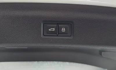 Audi Q3 2025, 5654 км, за 37088.09 USD - фото 32