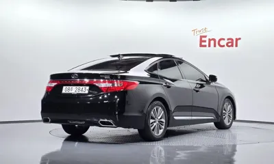 Hyundai Grandeur 2015, 258495 км, за 3122.56 USD