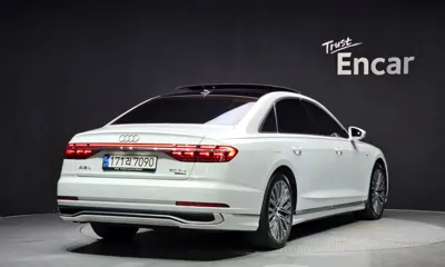 Audi A8 2023, 122919 км, за 42996.77 USD