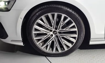 Audi A8 2023, 122919 км, за 42996.77 USD