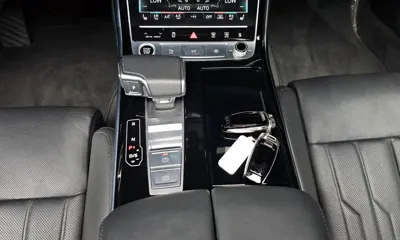 Audi A8 2023, 122919 км, за 42996.77 USD - фото 9