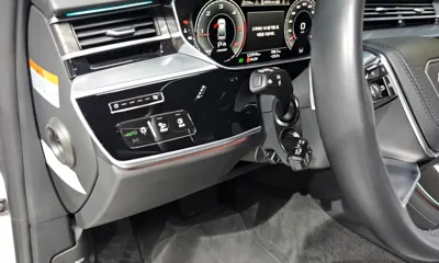 Audi A8 2023, 122919 км, за 42996.77 USD - фото 20