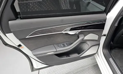 Audi A8 2023, 122919 км, за 42996.77 USD - фото 25