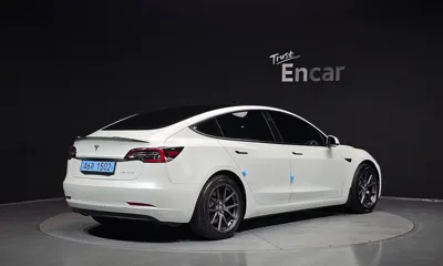 Tesla Model 3 2021, 86484 км, за 17589.59 USD