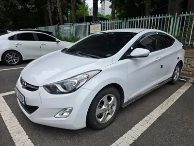 Hyundai Avante 2013, 117200 км, за 2756.99 USD