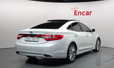 Hyundai Grandeur 2011, 179661 км, за 2925.31 USD