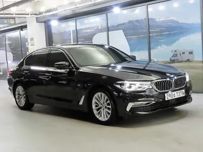 BMW 5-Series · 2018 год