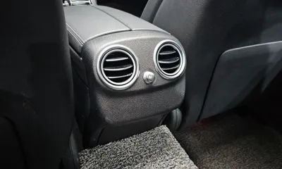 Mercedes-Benz C-Class 2019, 51122 км, за 15091.24 USD - фото 32