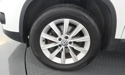Volkswagen Tiguan 2014, 100137 км, за 4916.63 USD