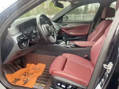 BMW 5 Series 2023, 30000 км, за 36475.21 USD