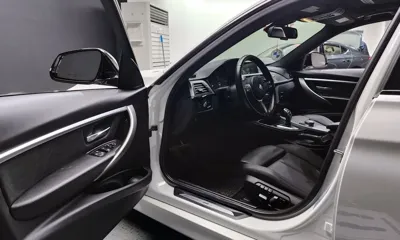 BMW 3-Series 2018, 89031 км, за 9602.64 USD - фото 10