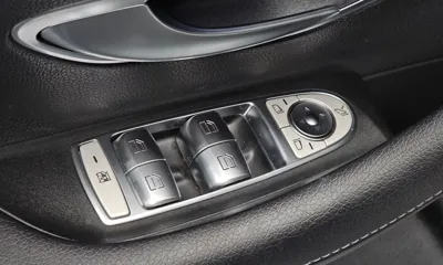 Mercedes-Benz E-Class 2017, 85509 км, за 12964.18 USD - фото 17