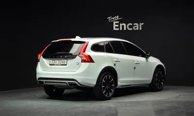 Volvo V60 2016, 133159 км, за 7261.31 USD
