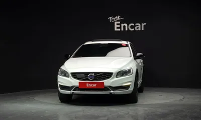 Volvo V60 2016, 133159 км, за 7261.31 USD