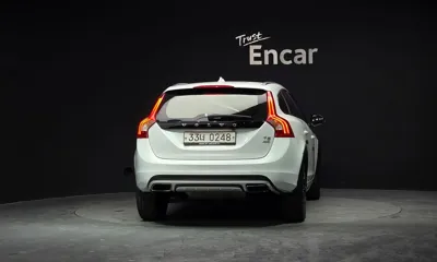 Volvo V60 2016, 133159 км, за 7261.31 USD