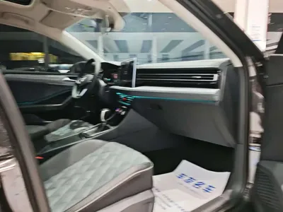 Volkswagen Sagitar 2025, 12000 км, за 14165.68 USD - фото 7