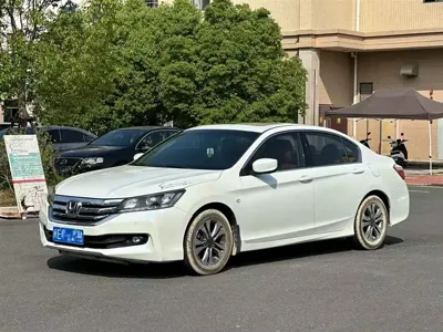 Honda Accord · 2015 год