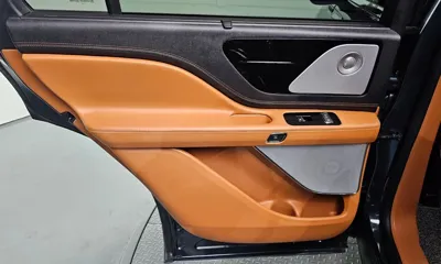 Lincoln Aviator 2022, 83998 км, за 27153.73 USD - фото 25