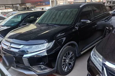 Mitsubishi Outlander · 2016 год