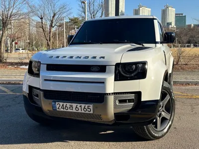 Land Rover Defender · 2022 год