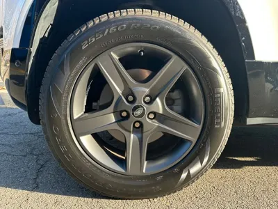 Land Rover Defender 2022, 47000 км, за 40698.44 USD