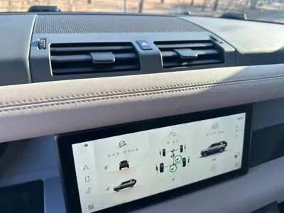 Land Rover Defender 2022, 47000 км, за 40698.44 USD
