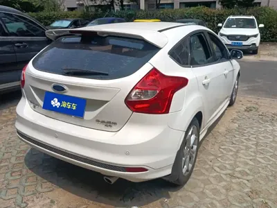 Ford Focus 2015, 81800 км, за 3899.28 USD