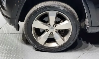 Jeep Cherokee 2015, 256225 км, за 5136.17 USD