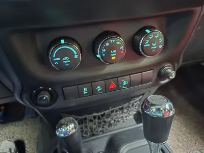 Jeep Wrangler 2014, 180000 км, за 7032.62 USD