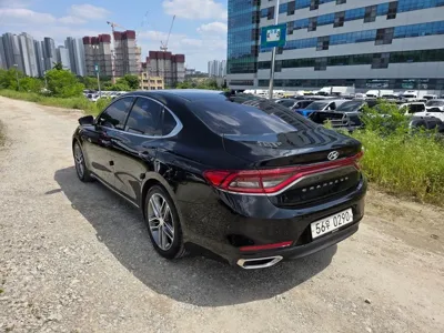 Hyundai Grandeur 2017, 166392 км, за 6892.48 USD