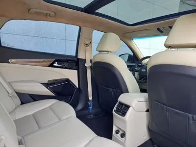 Kia K7 2017, 102000 км, за 7752.45 USD