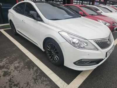 Hyundai Grandeur 2013, 171600 км, за 3843.65 USD