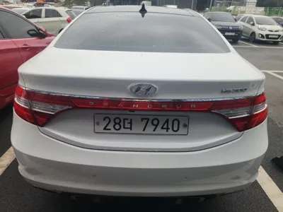 Hyundai Grandeur 2013, 171600 км, за 3843.65 USD